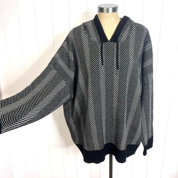 Joie Black and White Hooded Chevron Design Pullover Sweater SZ 3X - Picture 2 of 7